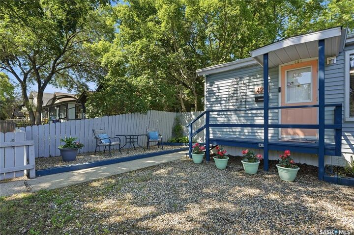 Property Photo:  427 K Avenue N  SK S7L 2M5 