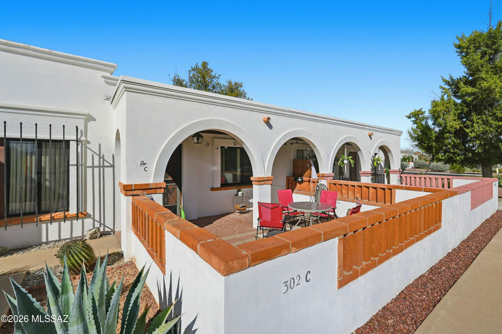 Property Photo: 302 S Paseo Aguila C AZ 85614