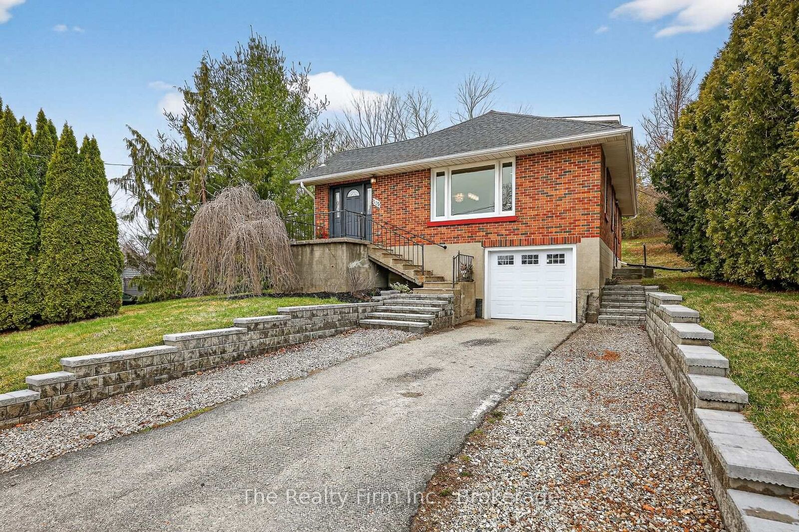 Property Photo: 105 King Street E ON N5C 1G8