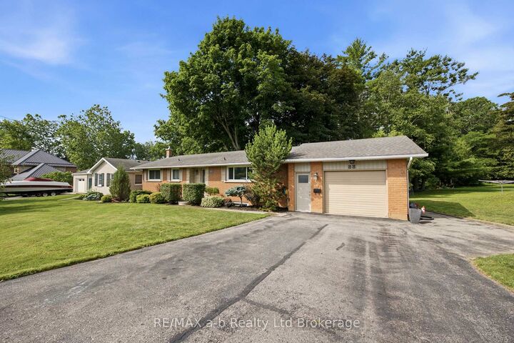 Property Photo: 88 Hillside Avenue ON N4B 1Y3