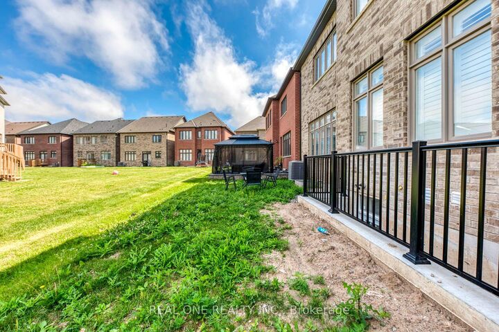 Property Photo:  43 Viva Gardens Bsmt  ON L6H 0Z1 