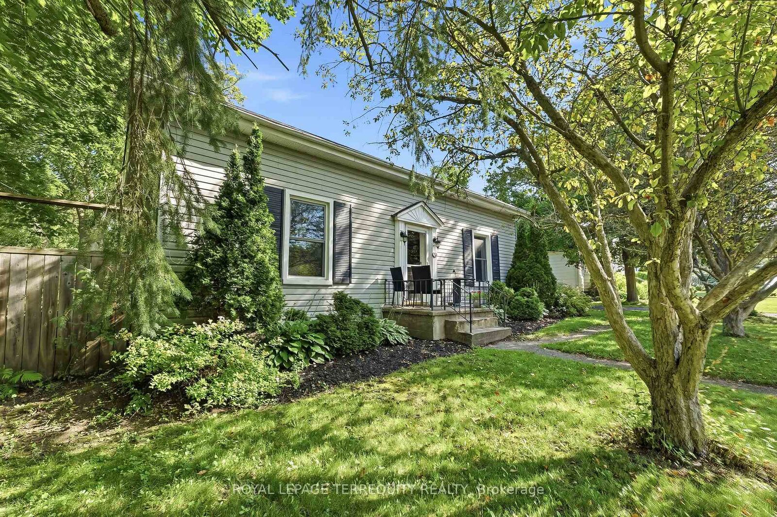 Property Photo:  20 King Street W  ON K0K 1S0 