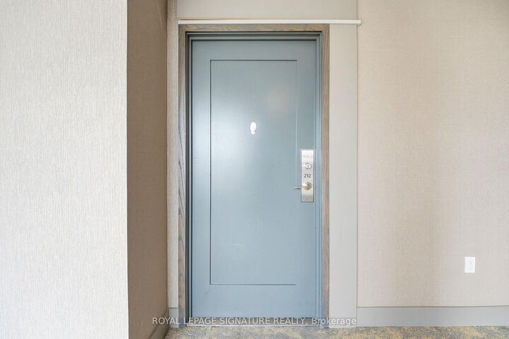 Property Photo: 65 Watergarden Drive 212 ON L5R 0G8