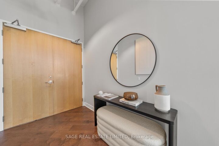 Property Photo: 1001 Roselawn Avenue 123 ON M6B 4M4