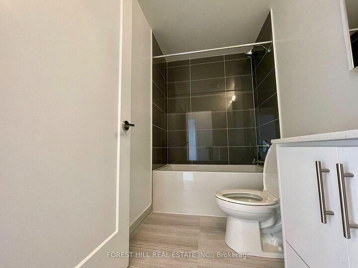Property Photo: 105 Oneida Crescent 705 ON L4B 0H6