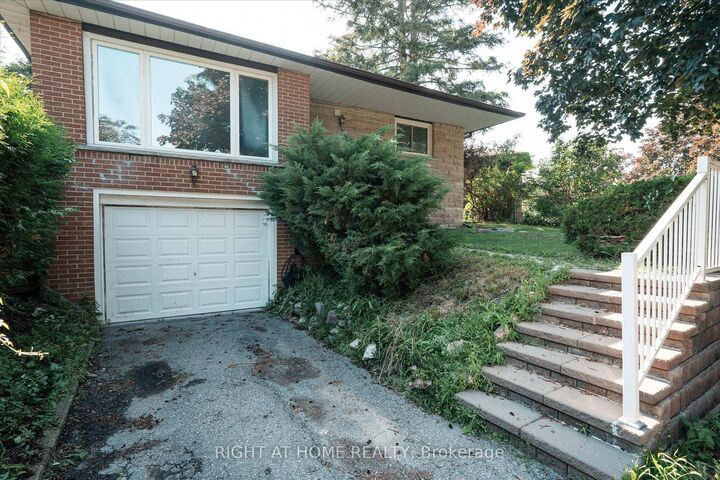 Property Photo: 904 Walnut Court ON L1H 2H9