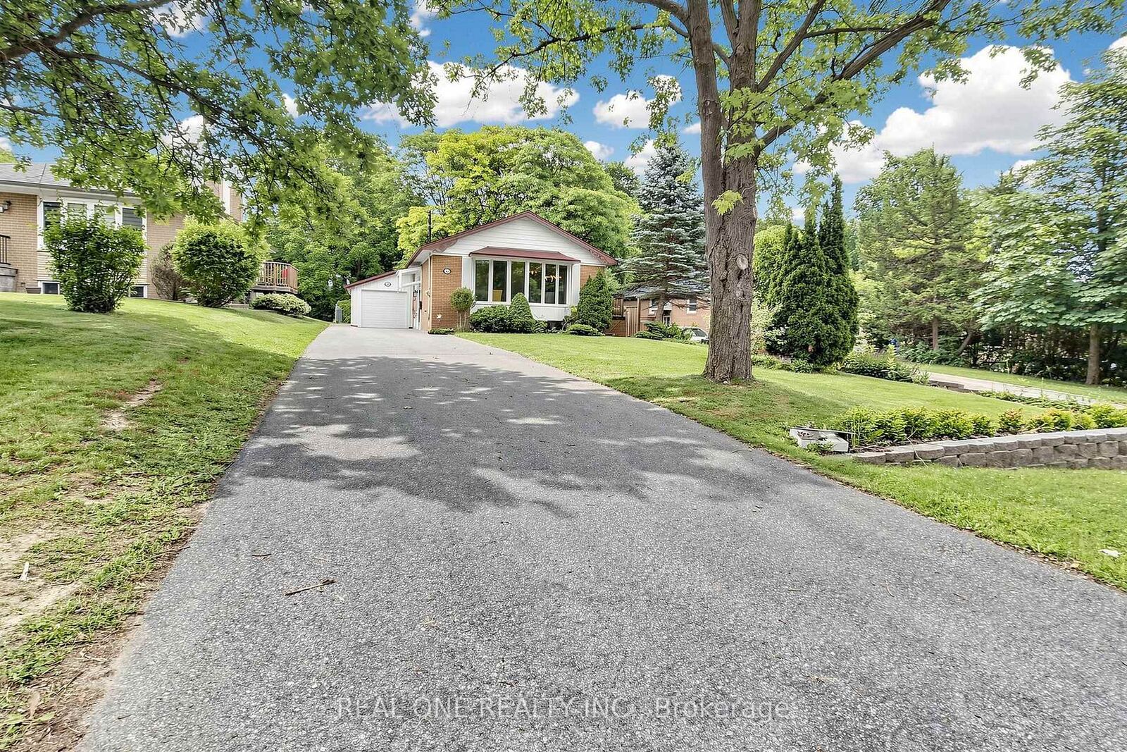 Property Photo:  49 Bayview Parkway  ON L3Y 3W2 