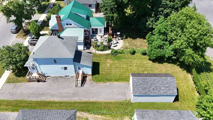 Property Photo: 10 Dunbar Avenue ON K6H 5M7