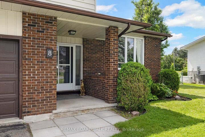 Property Photo:  8 Jessie Drive  ON K7H 3J1 