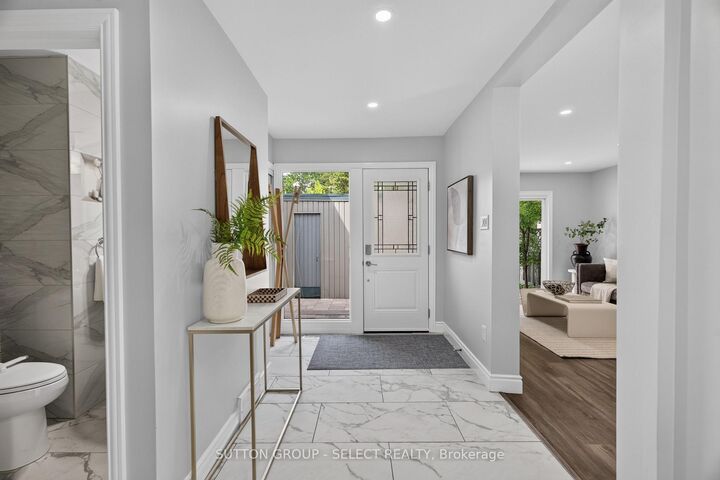 Property Photo: 665 Woodcrest Boulevard ON N6K 1P8