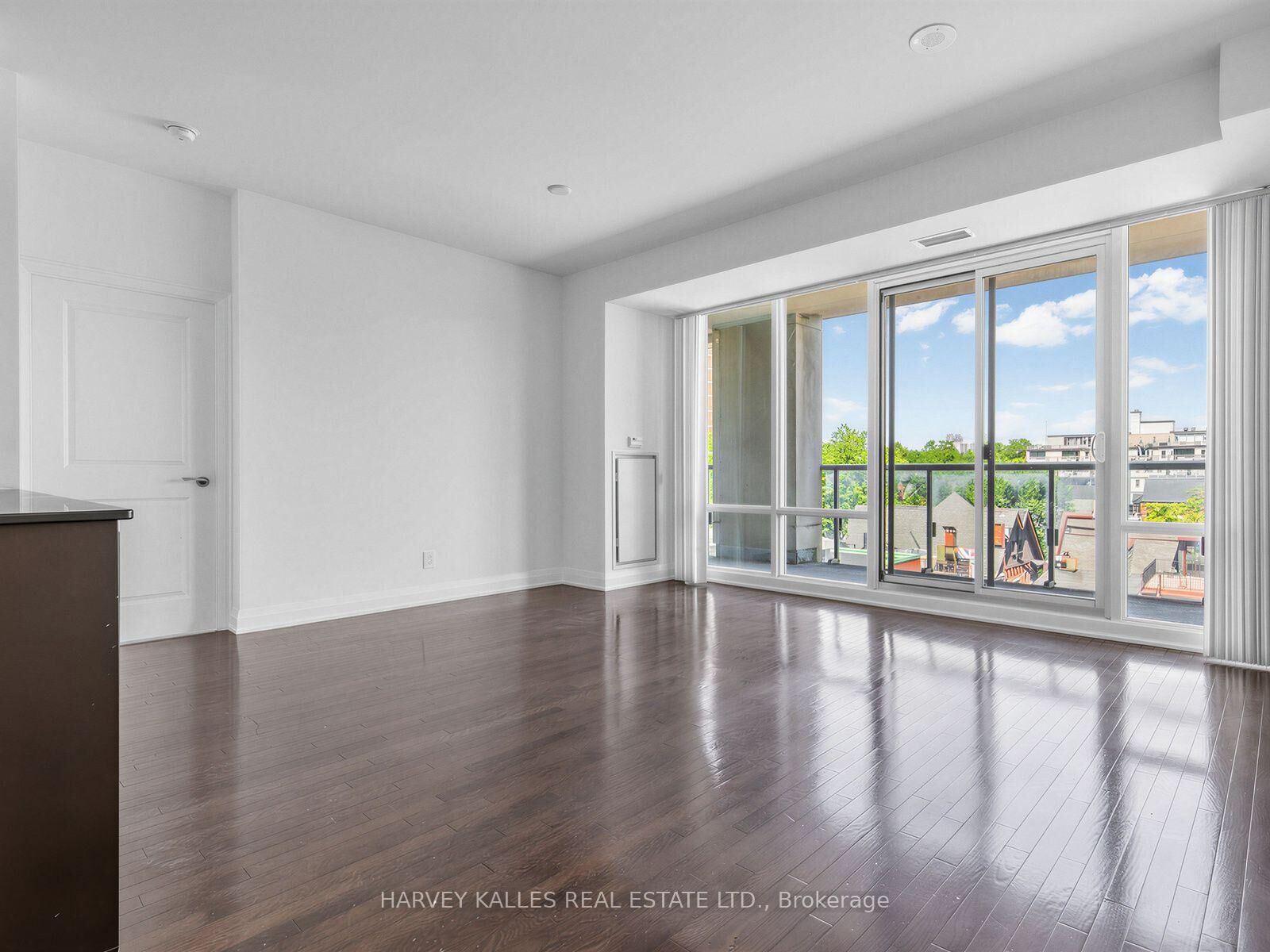 Property Photo: 1 Bedford Road 421 ON M5R 2J7