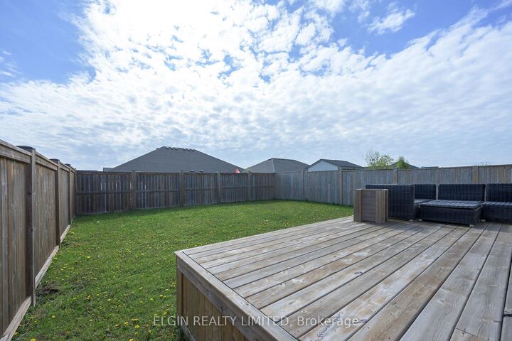 Property Photo: 9 Ashberry Place ON N5R 0H7
