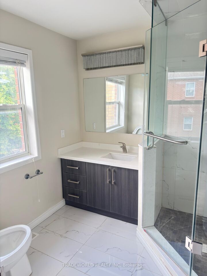 Property Photo:  1 Maple Park Way  ON L6G 1C5 
