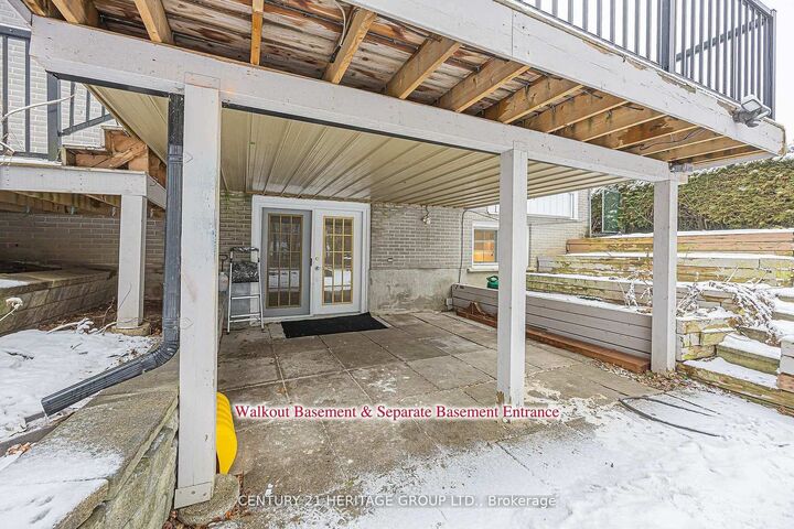 Property Photo: 60 Fairway Drive ON L4G 2H1