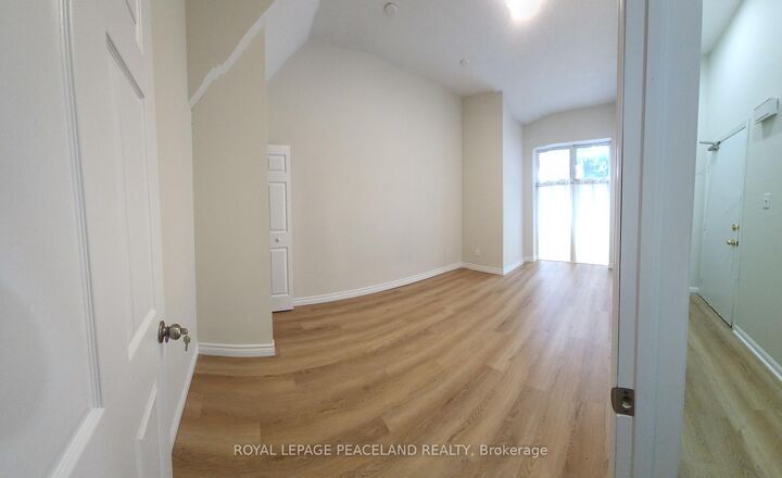 Property Photo:  558 Spadina Crescent 1  ON M5S 2J9 