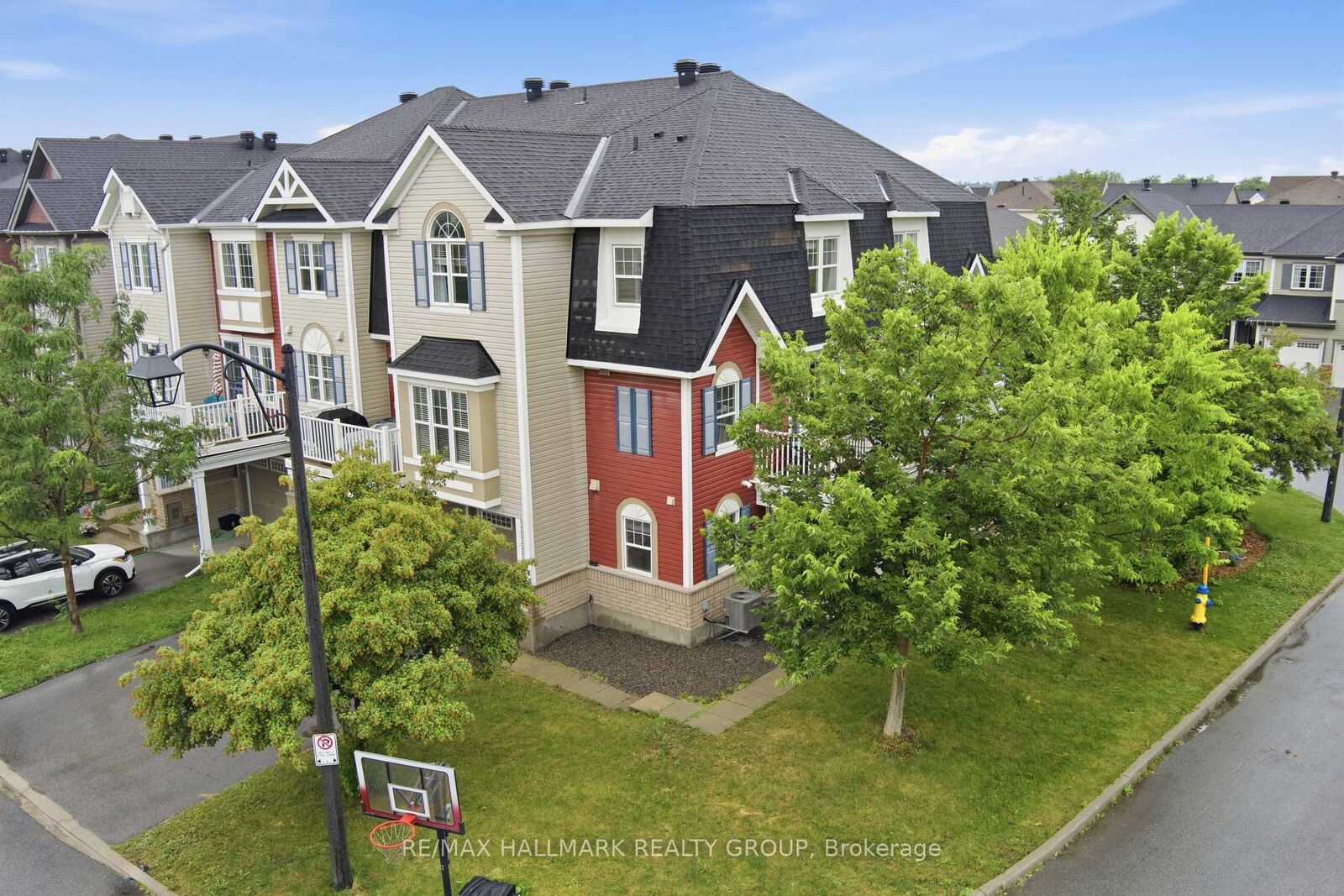 Property Photo:  588 Foxlight Circle  ON K2M 0L9 