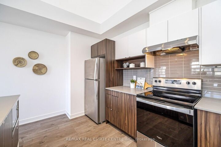 Property Photo: 1121 Cooke Boulevard 28 ON L7T 0C3