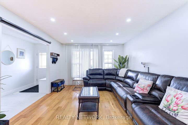 Property Photo:  214 Merrilee Crescent  ON L9A 5E2 