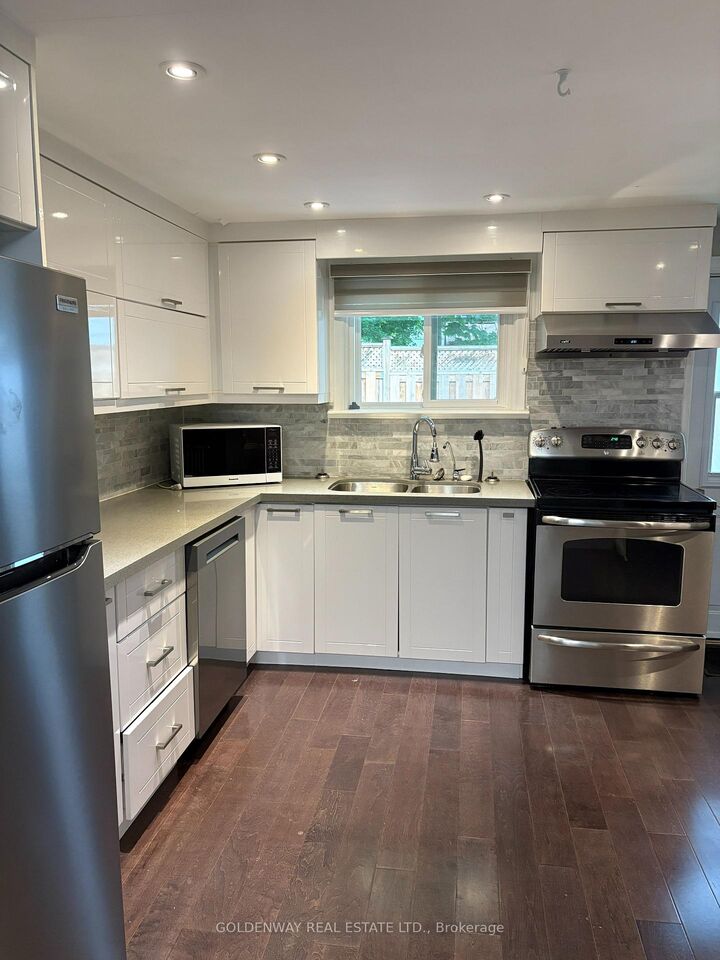 Property Photo:  166 Newton Street  ON L3Y 3K5 