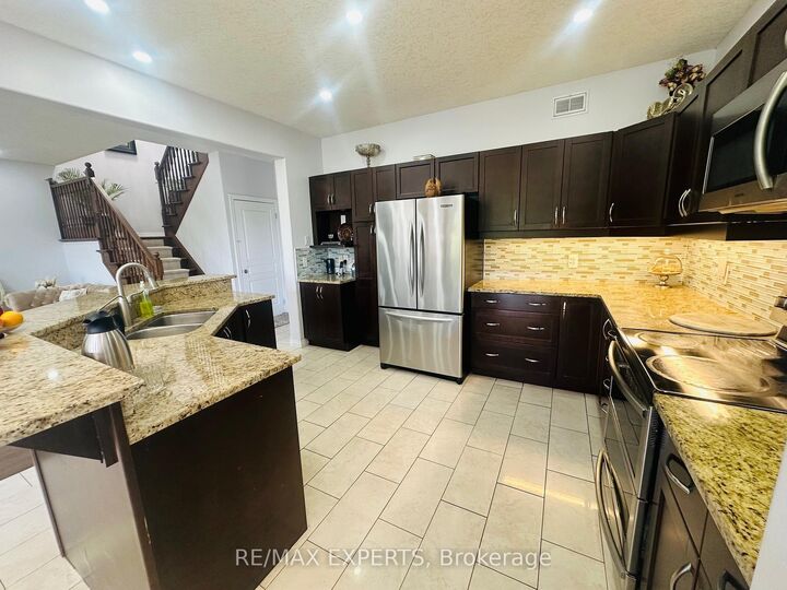 Property Photo: 87 Newcastle Drive W ON N2R 1W4