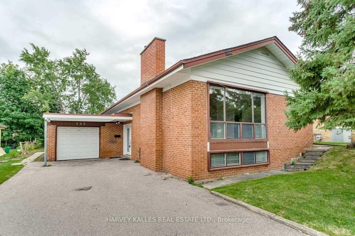 Property Photo: 135 Combe Avenue ON M3H 4K2