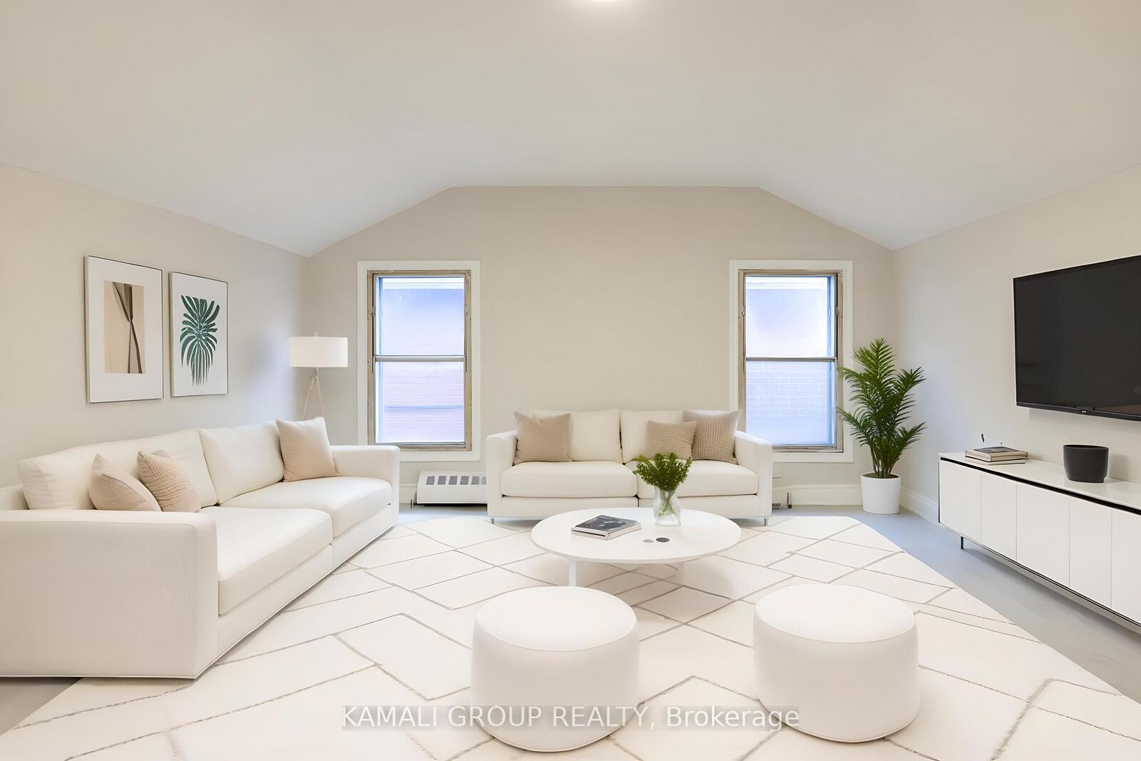 Property Photo: 81 McMillan Drive Unit 3 ON L1G 3Z7