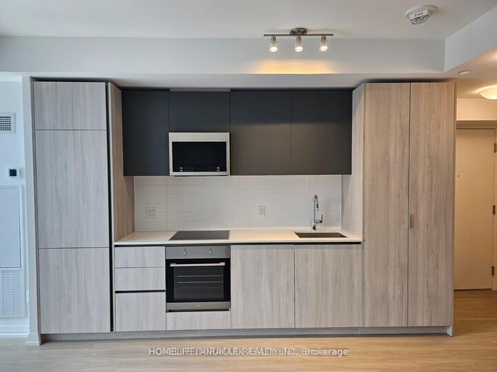 Property Photo: 8 Widmer Street 3501 ON M5V 2E7