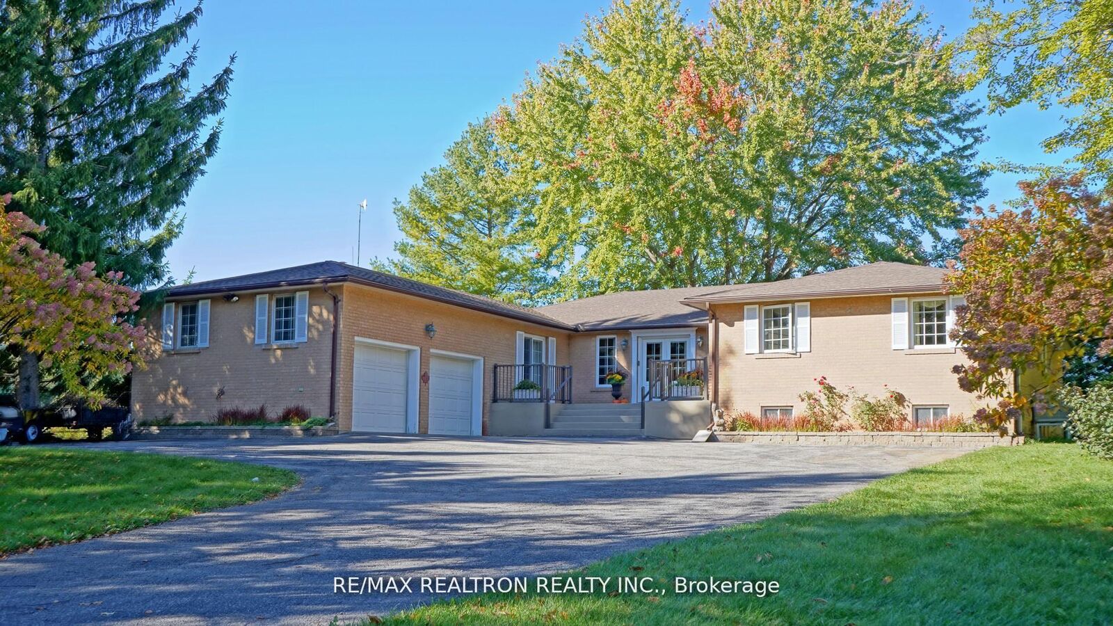 Property Photo:  240 Webb Road  ON L4A 7X4 