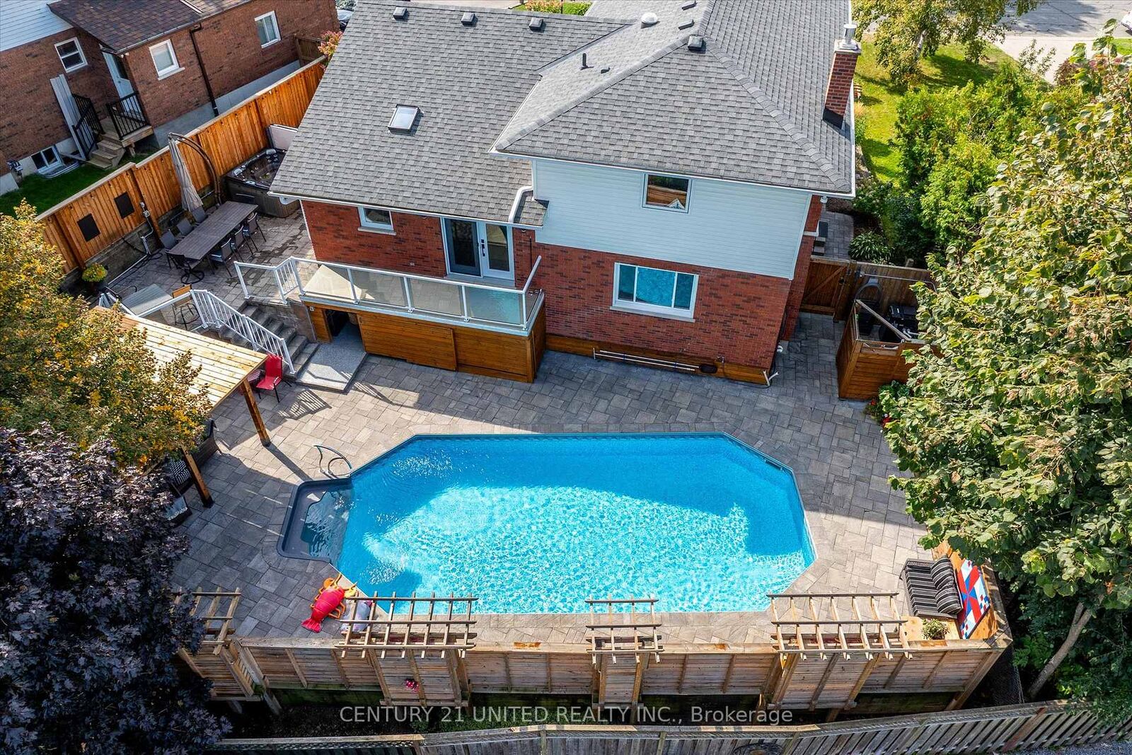 Property Photo: 114 Oakwood Crescent ON K9J 1N3