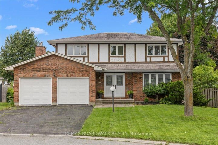 42 Pickwick Drive — photo 1