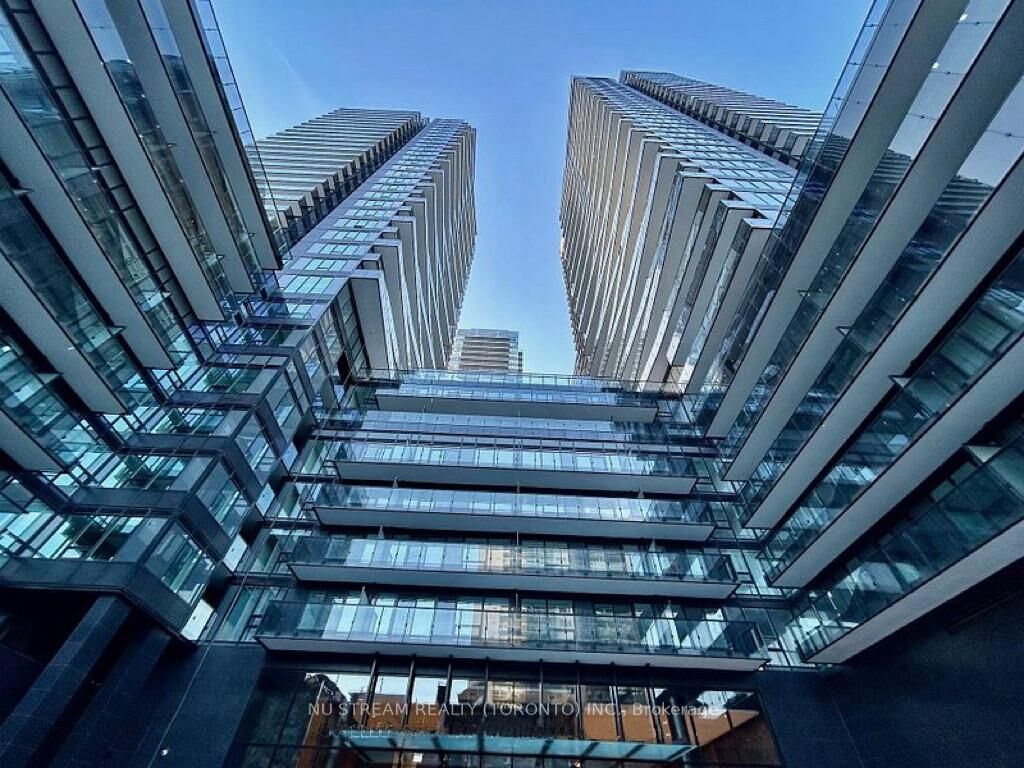 Property Photo: 127 Broadway Avenue 2907 ON M4P 1V4