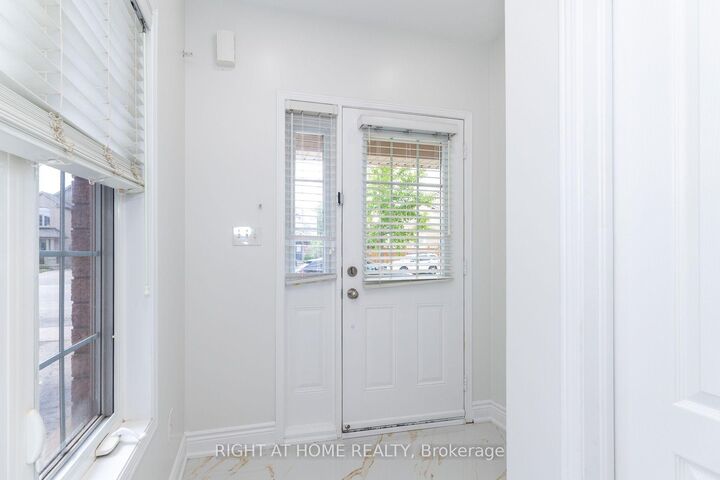 Property Photo: 4694 Thomas Alton Boulevard ON L7M 0G2
