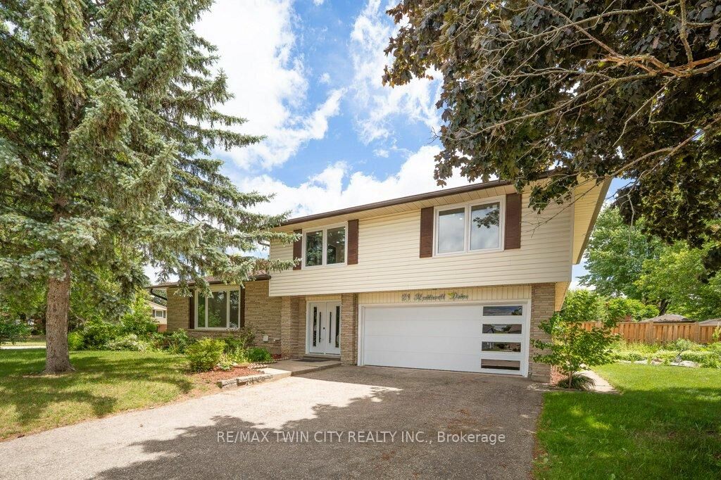 Property Photo:  21 Halliwell Drive  ON N2B 2M5 