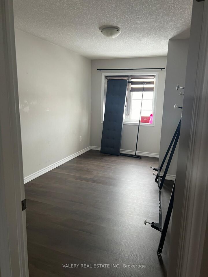 Property Photo:  147 Baffin Crescent 1  ON L7A 4K7 