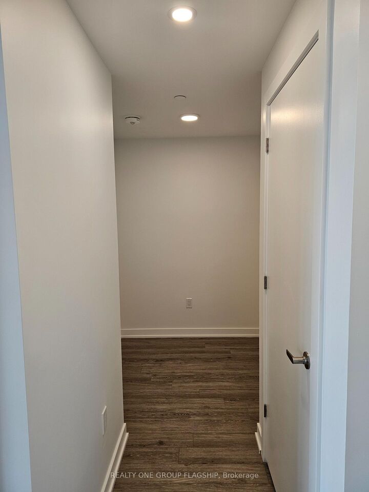 Property Photo:  750 Whitlock Avenue 503  ON L9E 1M4 