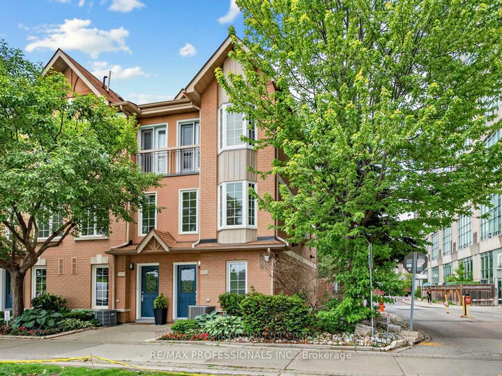 Property Photo:  220 Manitoba Street 32  ON M8Y 4G7 