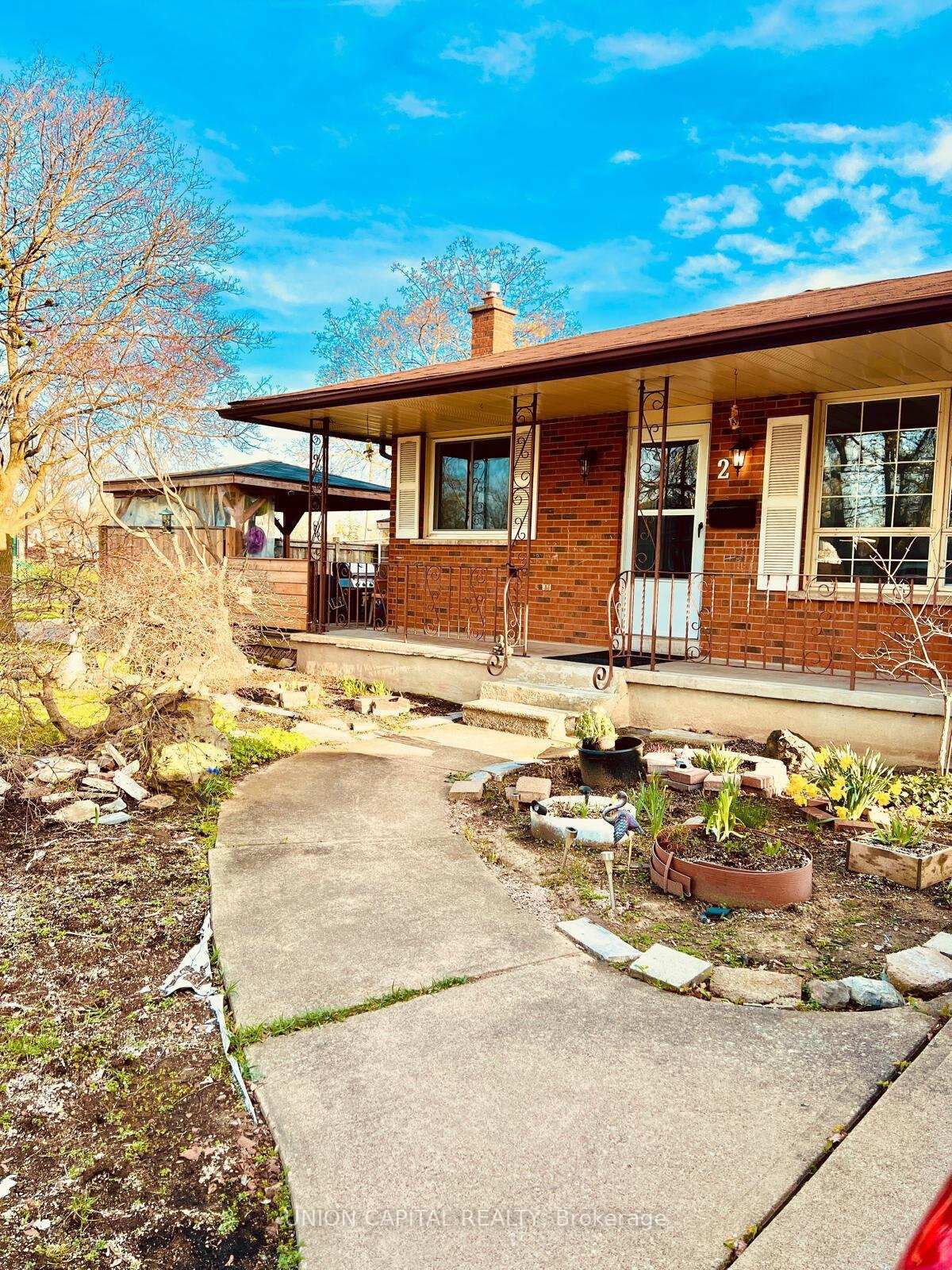 Property Photo: 2 Shetland Crescent ON L2P 3P7