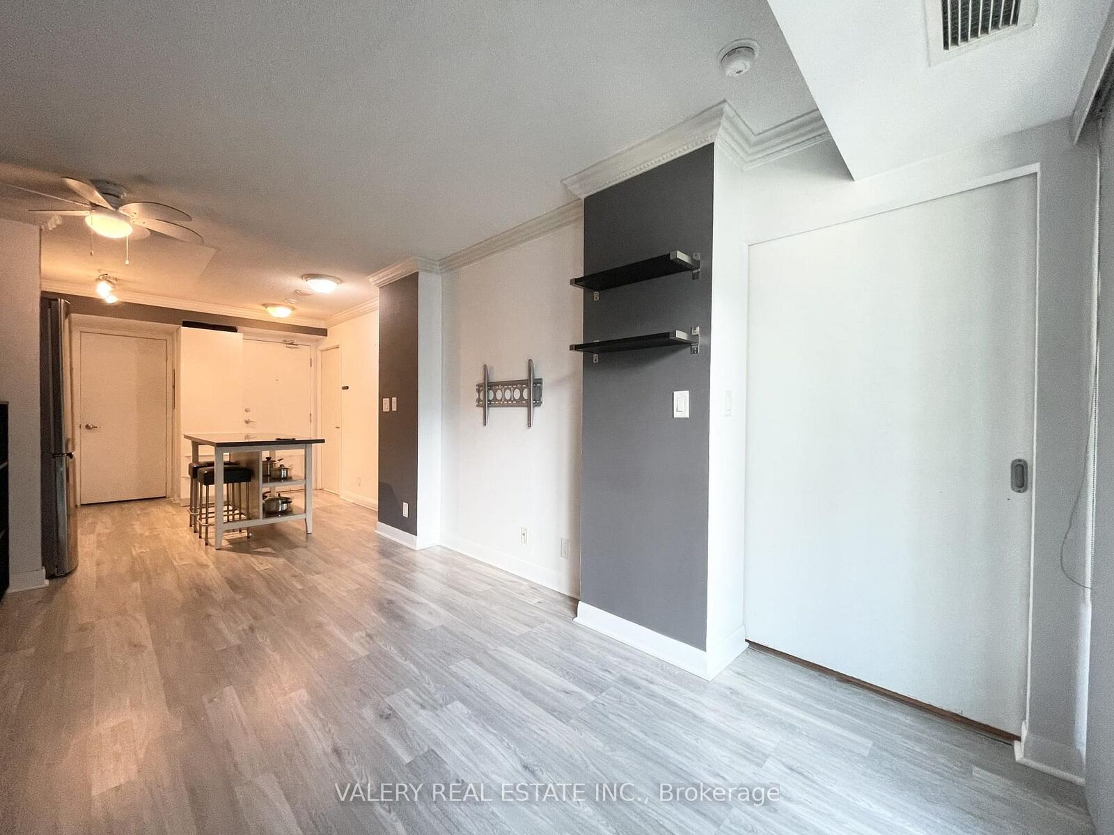 Property Photo:  600 Fleet Street 811  ON M5V 1B7 