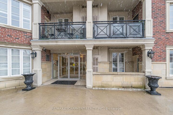 Property Photo: 3351 Cawthra Road 116 ON L5A 4N5