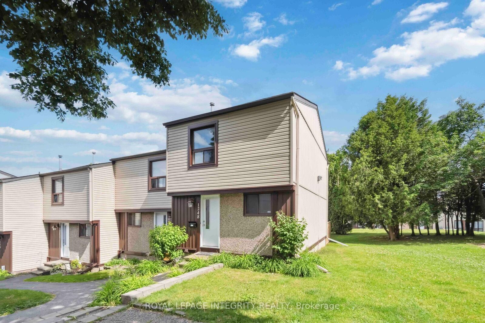 Property Photo:  1248 Bethamy Lane  ON K1J 8P4 