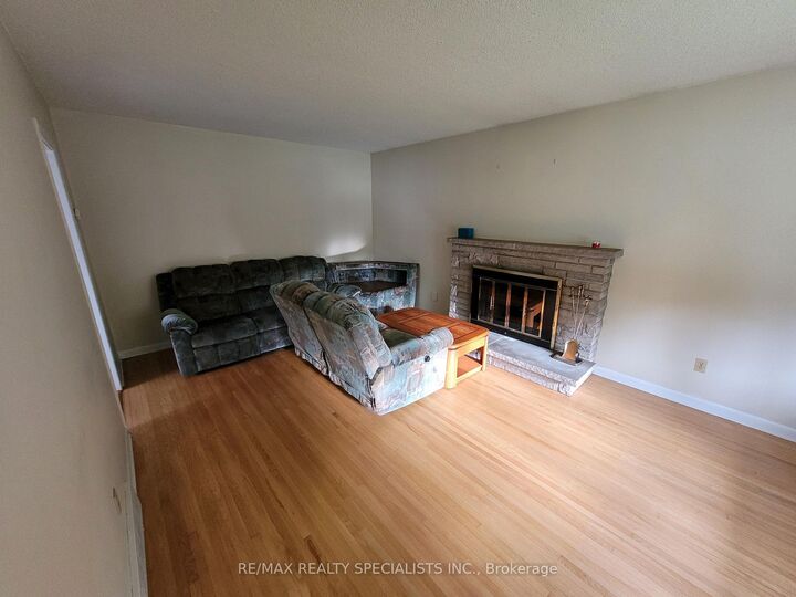 Property Photo:  27 Toulon Crescent  ON N5V 1J4 