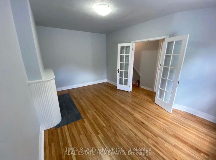 Property Photo:  194 Concord Avenue Main  ON M6H 2P3 