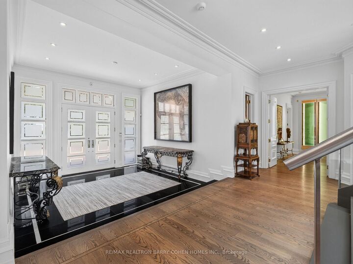 Property Photo: 17 Alderbrook Drive ON M3B 1E3