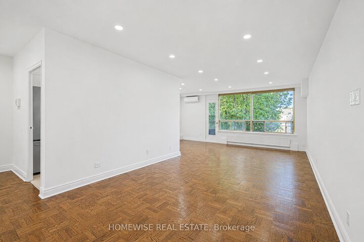 Property Photo:  2500 Bathurst Street 401  ON M6B 2Y8 