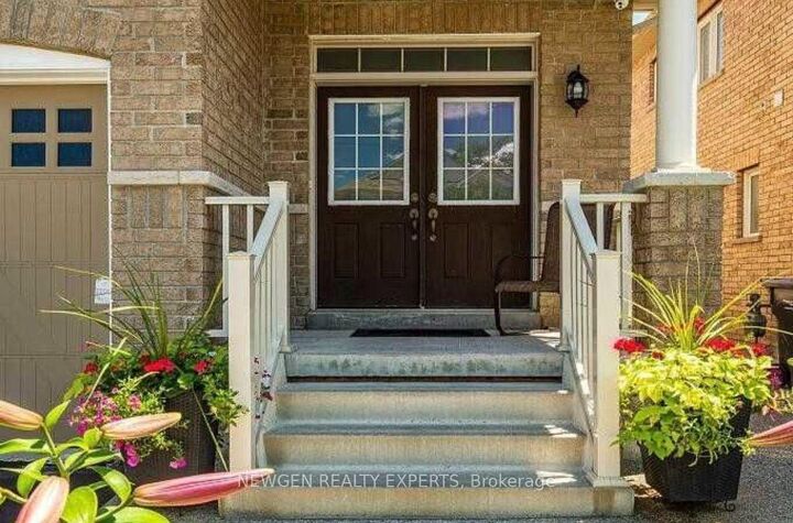 Property Photo: 5 Franktown Drive ON L6P 3N2