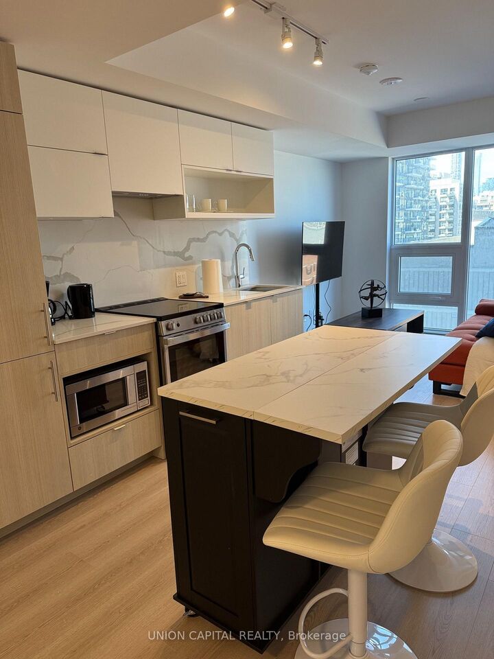 Property Photo:  100 Queen Street E 1117  ON M5C 0B5 