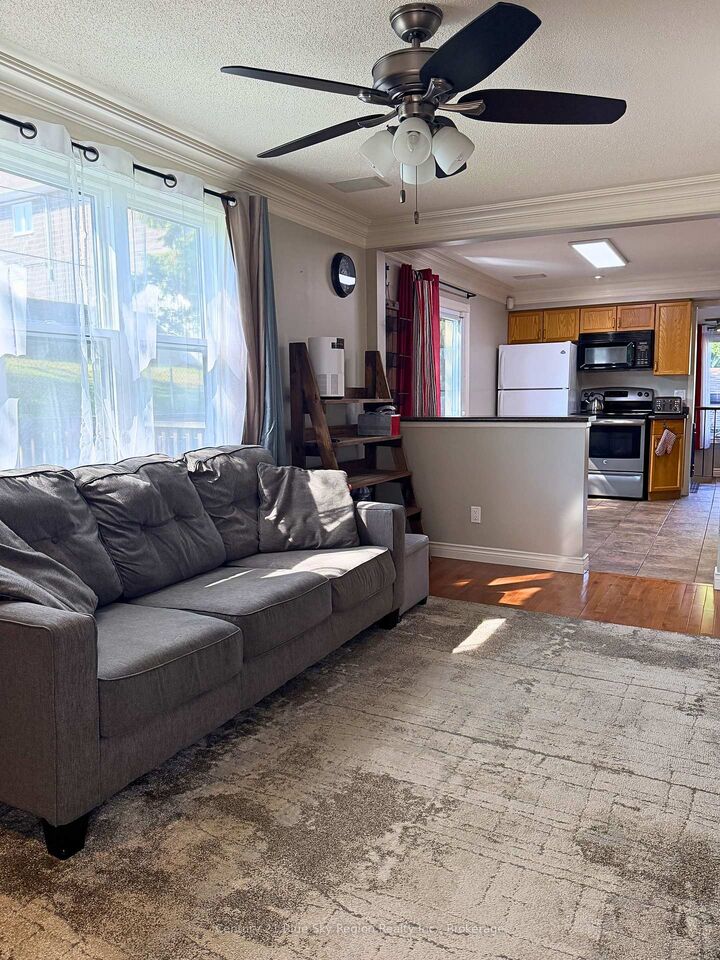 Property Photo:  459 Hardy Street  ON P1B 1S1 