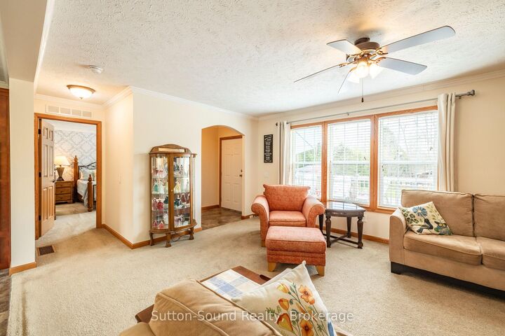 Property Photo: 21 Cardinal Avenue ON N0H 2T0