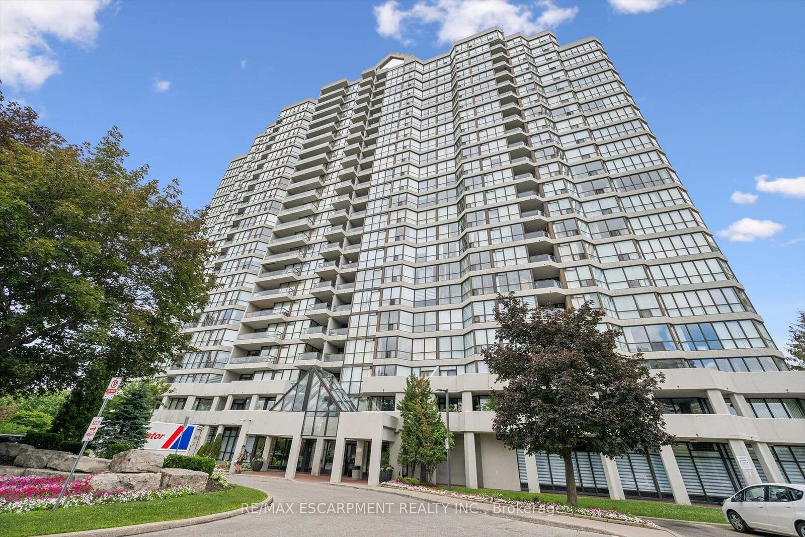 Photo de la propriété:  3 Rowntree Road 2309  ON M9V 5G8 