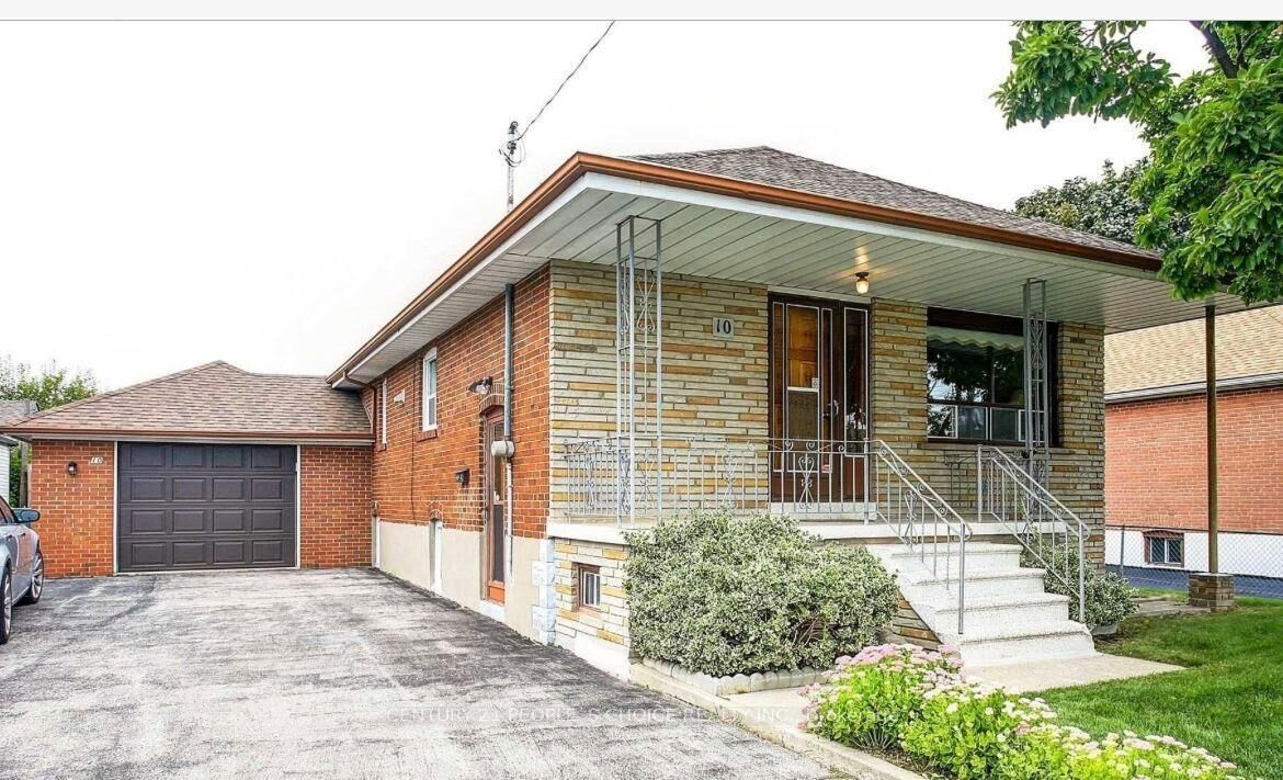 Property Photo: 10 Rosewood Avenue ON M8Z 1X4